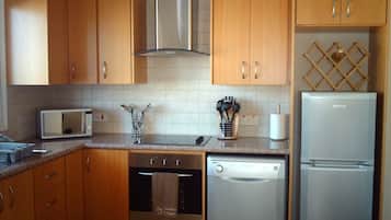 KylskÄp, mikrovÄgsugn, ugn och spishÀll