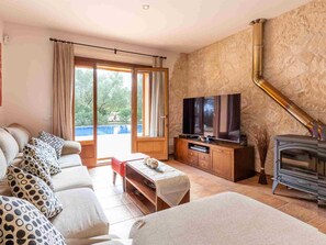 Fernseher, Kamin, DVD-Player, Tischtennisplatte