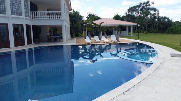 Outdoor pool, pool loungers