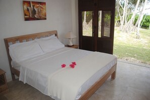 3 bedrooms, individually decorated, individually furnished - Villa Champagne (Teouma)