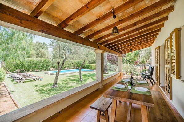 Outdoor dining