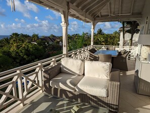 Outdoor dining - A Luxurious Place To Chill Out In Barbados (Mount Standfast)