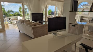 Smart TV, reproductor de DVD, libros y videoteca