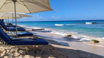 Camastros y toallas de playa