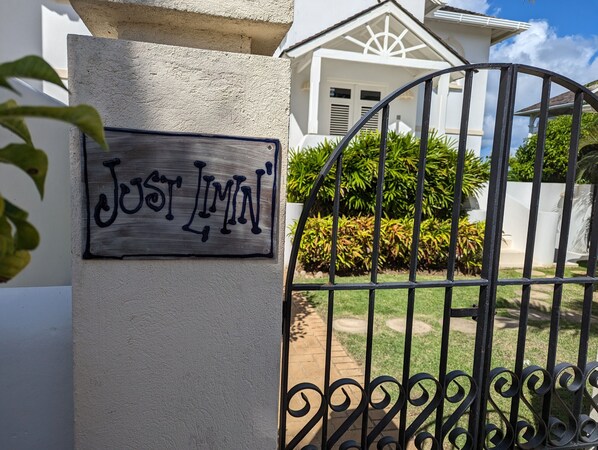 Exterior detail - A Luxurious Place To Chill Out In Barbados (Mount Standfast)