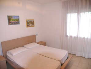 2 bedrooms