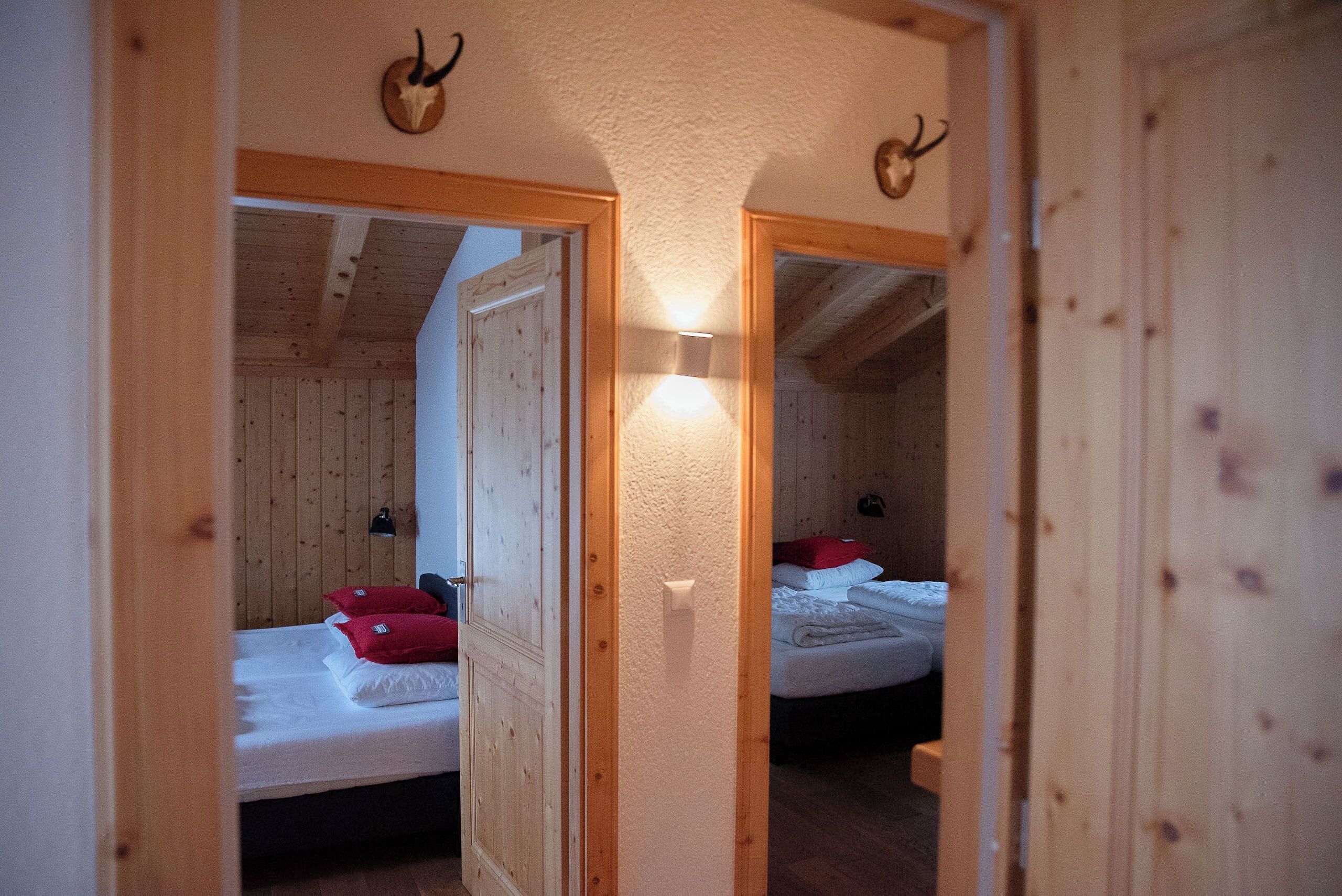 4 slaapkamers, een strijkplank/strijkijzer, gratis wifi