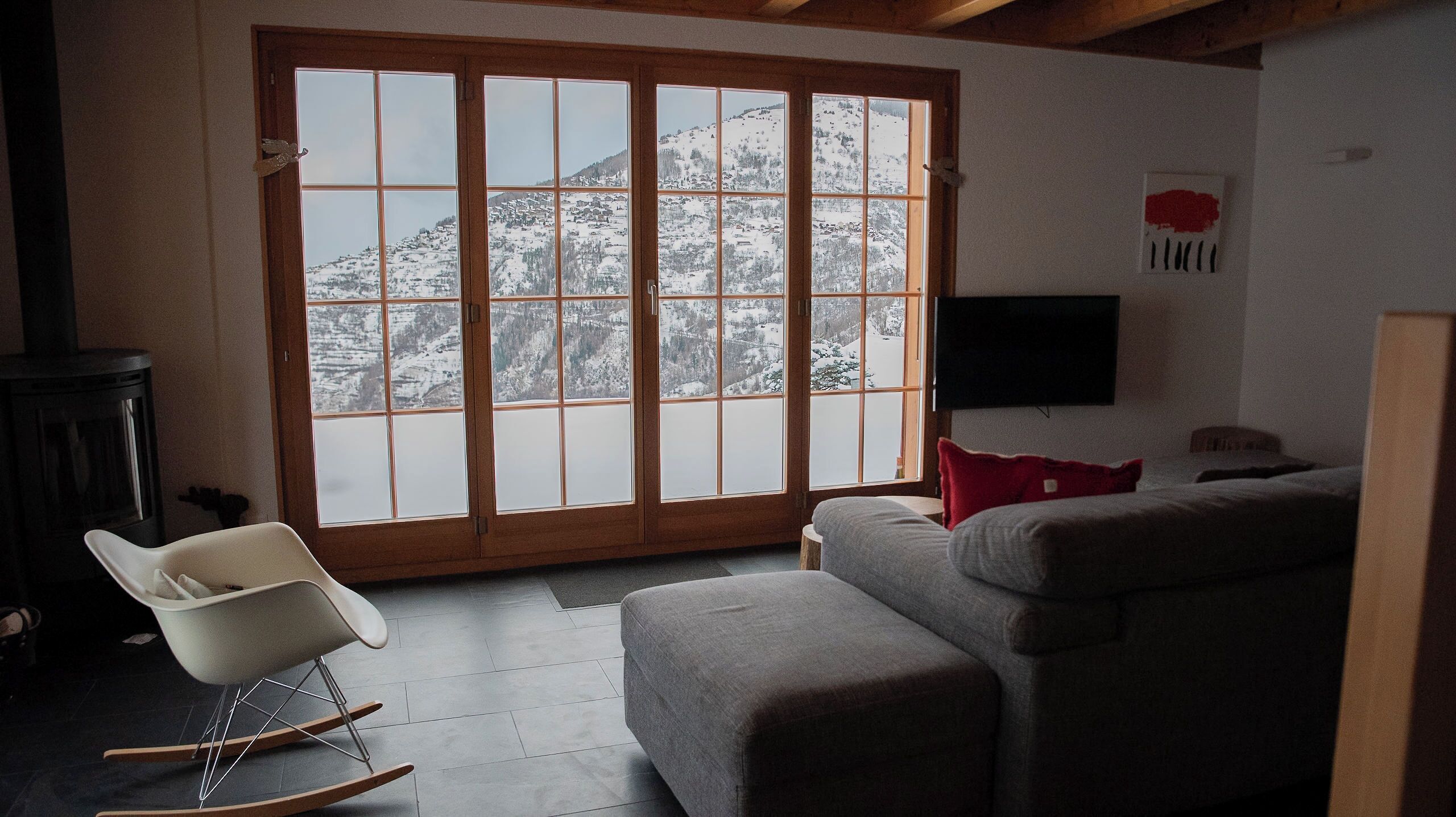 Smart-tv en een open haard