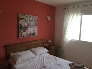 2 dormitorios, tabla de planchar con plancha, wifi gratis y ropa de cama