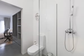 Hair dryer, towels, toilet paper - CdC II Apartments By Tale House (Porto)