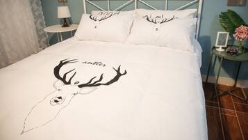 Economy Room, 1 Double Bed, Smoking | 1 bedroom, individually decorated, individually furnished, desk