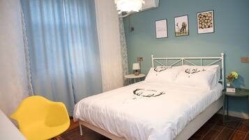 1 bedroom, individually decorated, individually furnished, desk