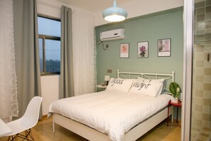 Design Bungalow, 1 Double Bed, Smoking, Courtyard View