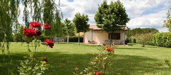Haus mit Garten in der toskanischen Landschaft