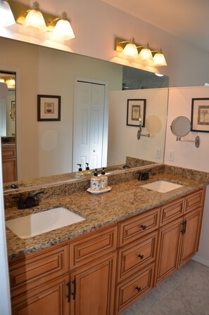 Combined shower/bathtub, hair dryer, towels, soap