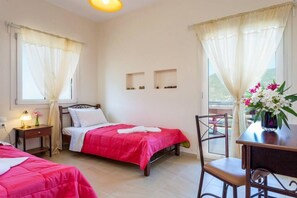 4 bedrooms, iron/ironing board, Internet, bed sheets