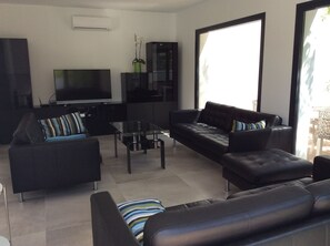 Smart-TV, videospill, DVD-spiller og fotballspill