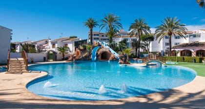 Maison de ville familiale avec 3 chambres, 2 salles de bains et piscine commune Cala Blanca, Javea