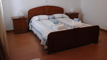 2 chambres, fer et planche Ă  repasser, Wi-Fi gratuit, draps fournis