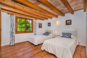2 chambres, coffres-forts dans les chambres, fer et planche Ă repasser