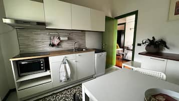 Refrigerador, microondas, parrilla de estufa y lavavajillas