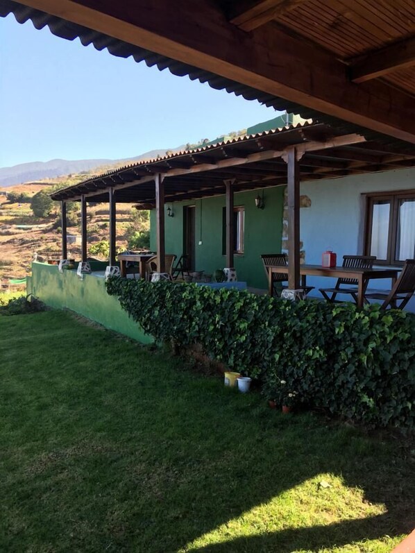 Outdoor dining - SPECIAL OFFER FANTASTIC HOUSE IN THE MOUNTAINS (Santa ursula)