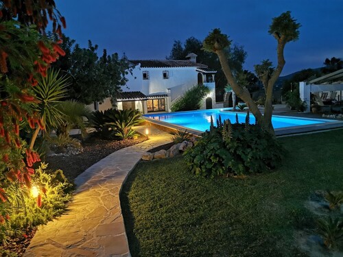 Hübsche spanische Villa, privates Schwimmbad, 7 Min. Fußweg zur Stadt, Ausblick