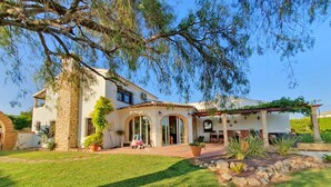 A two-story house with a patio, stone walls, and a pergola. - Lovely villa, near town, huge 76m2 pool, see the video ! (Javea)