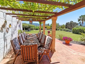 Outdoor dining - Lovely villa, near town, huge 76m2 pool, see the video ! (Javea)