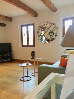 TV, lettore DVD, videoteca