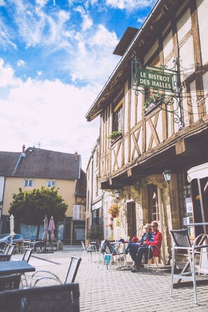 Unclassified image, 5 of 20, button - Charming Gite in Medieval Village 1mn walk to Shops & Restaurants (Nolay)