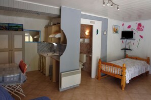 2 chambres, fer et planche Ă repasser, Wi-Fi gratuit, draps fournis