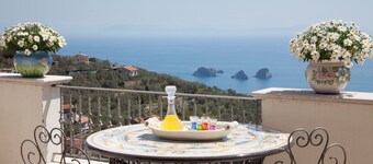 Villa Aurora - in Sorrento coast, with sea view, pool, garden, parking, WiFi