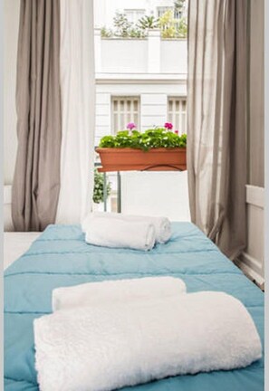 2 bedrooms, desk, iron/ironing board, WiFi