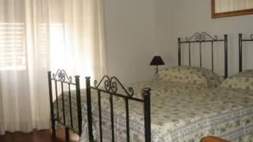 1 bedroom, free WiFi, bed sheets