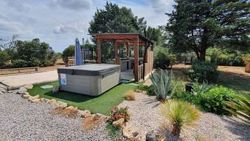 Bain à remous extérieur