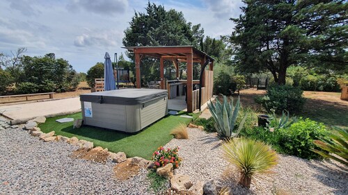 Villa avec Piscine, Spa, Pétanque & parc de 5000m², pour vacances de rêve
