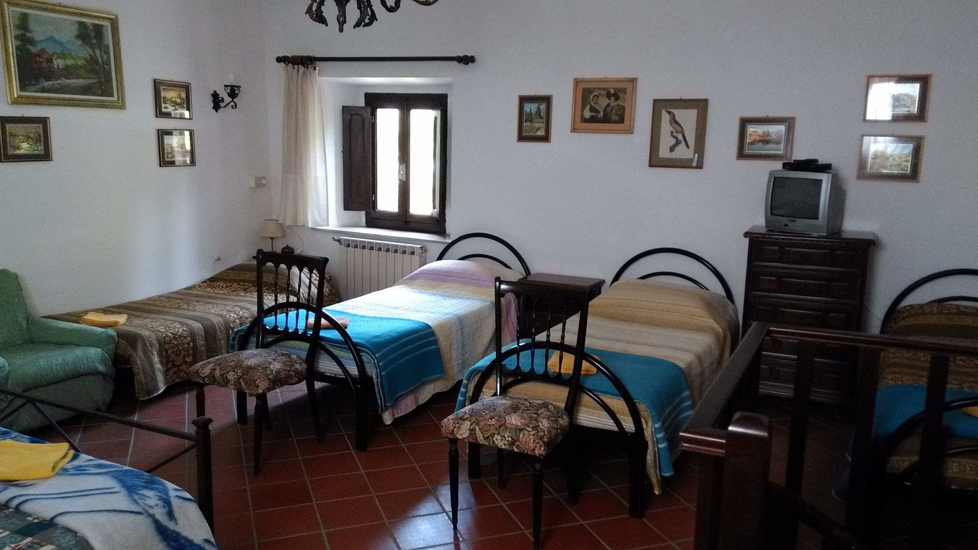 4 chambres, fer et planche à repasser, lit parapluie, Wi-Fi gratuit