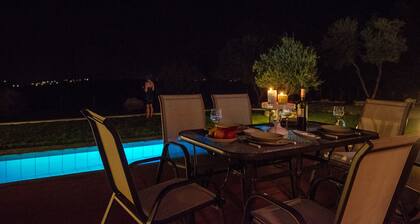 Very spacious, beautiful detached bungalow with spectacular views