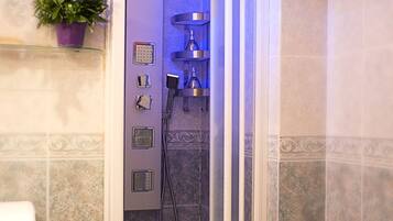 Regadera, secadora de cabello, bidet