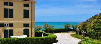 Prestigioso apartamento en una antigua villa en la playa, 4 dormitorios tres baños