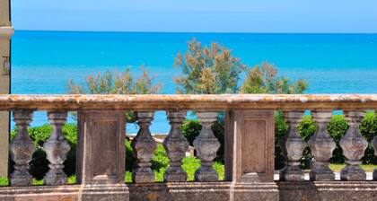 Luxury Apartment In Beachfront Villa, 4 Bedrooms, 3 bathrooms, 1600 sf