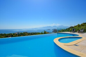 Piscine extérieure, piscine chauffée