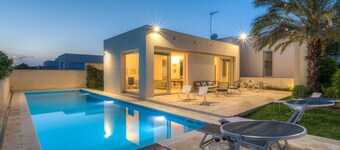 Euterpe, villa with private pool close to the centre of Marina di Ragusa