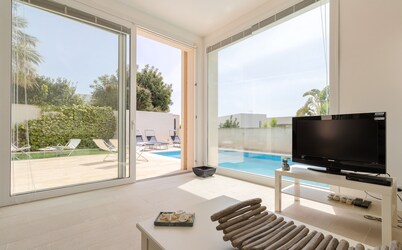 Euterpe, villa with private pool close to the centre of Marina di Ragusa