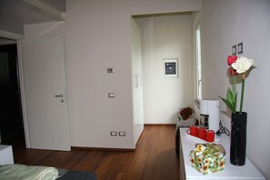 Interior - Newly built villa immersed in the oak, pine and strawberry tree woods (Montecarlo)