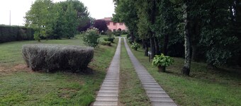 Newly built villa immersed in the oak, pine and strawberry tree woods
