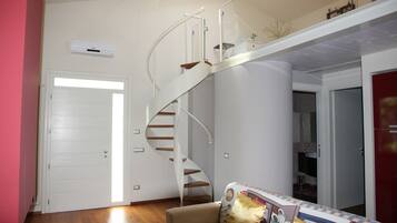 Smart-TV, Kamin, DVD-Player