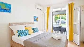 1 slaapkamer, een kluis op de kamer, een strijkplank/strijkijzer