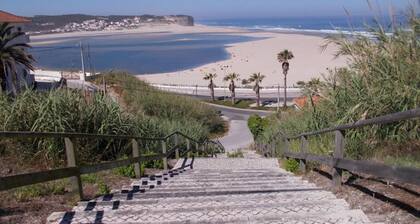 Moderne Villa mit Pool und eine Terrasse, in der Nähe der Bucht von Obidos